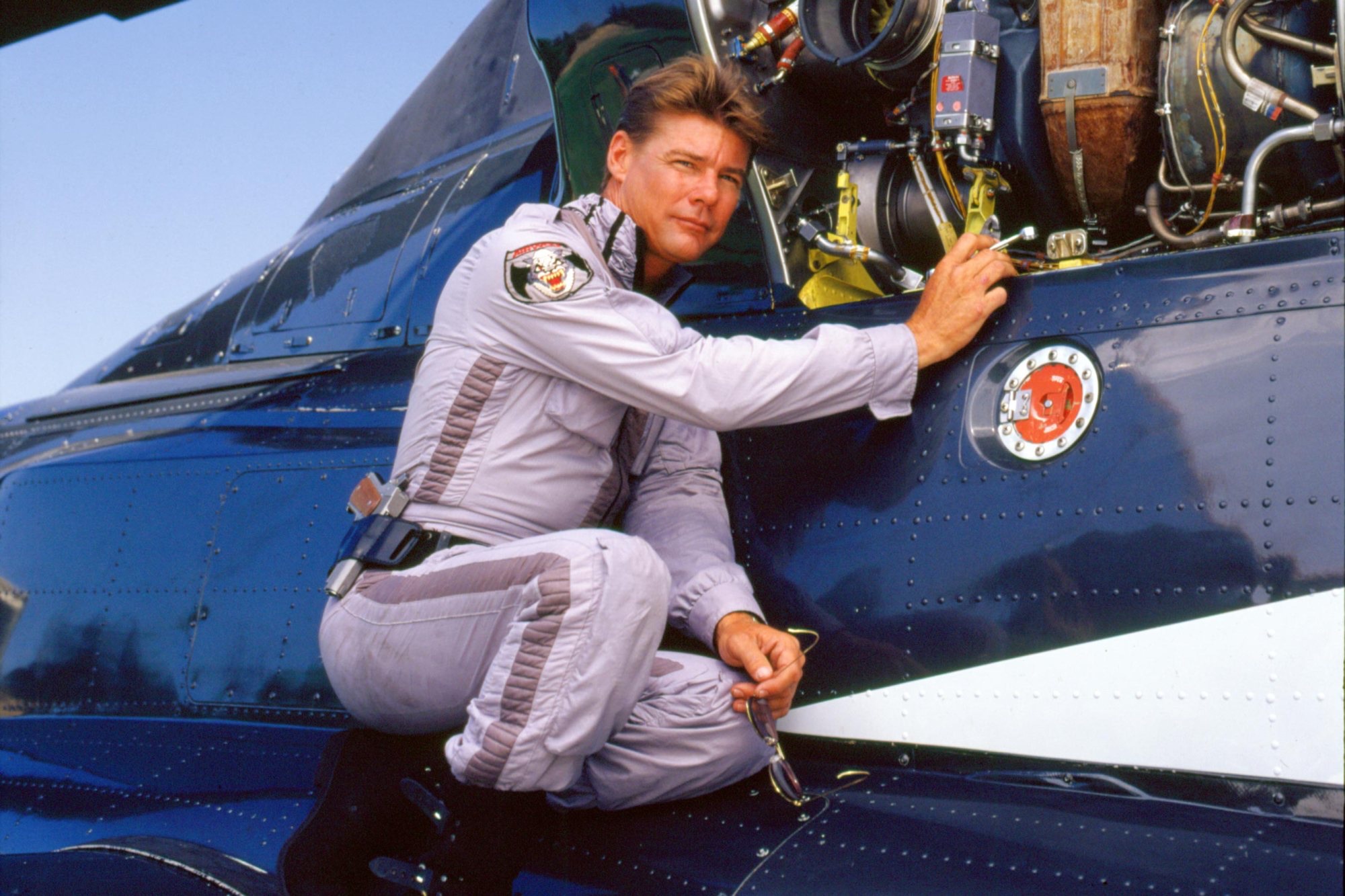 Jan-Michael Vincent as Stringfellow Hawke